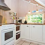 6 Person In Ansager-by Traum