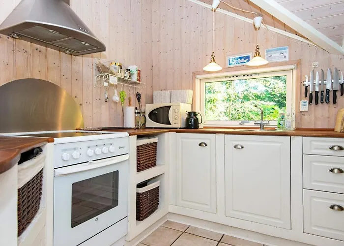 6 Person In Ansager-by Traum